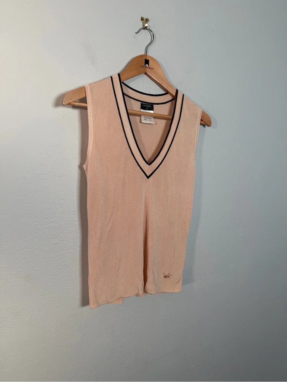 CHANEL Cream Sleeveless V-Neck Knit Tank with Black Trim viscose FR 38